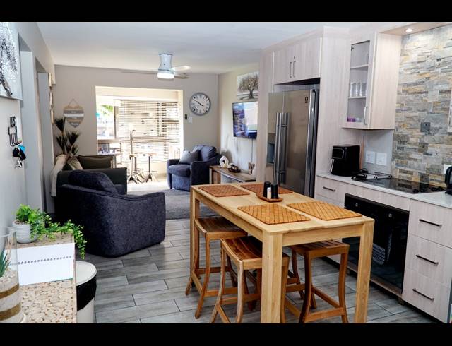 2 BEDROOM APARTMENT FOR SALE IN HARTENBOS CENTRAL